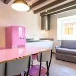 Casa Kaki - Eco Friendly With Parking & Private Courtyard