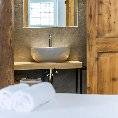 Casa Kaki - Eco Friendly With Parking & Private Courtyard * Malcesine