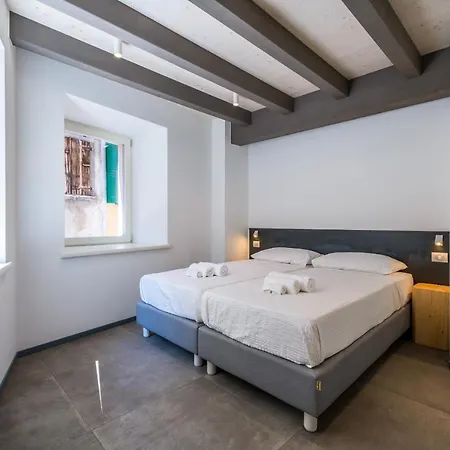Lägenhet Casa Kaki - Eco Friendly With Parking & Private Courtyard Malcesine