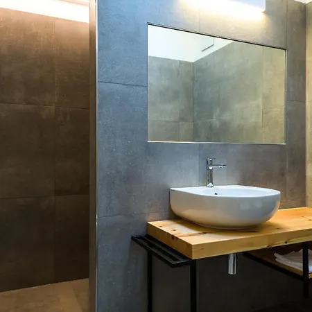Casa Kaki - Eco Friendly With Parking & Private Courtyard Malcesine