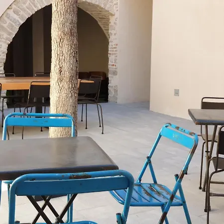 Casa Kaki - Eco Friendly With Parking & Private Courtyard
