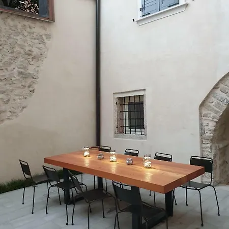 Casa Kaki - Eco Friendly With Parking & Private Courtyard *