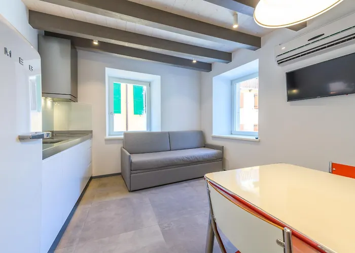 Casa Kaki - Eco Friendly With Parking & Private Courtyard * Malcesine
