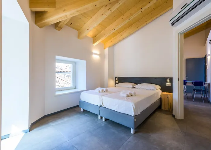 Casa Kaki - Eco Friendly With Parking & Private Courtyard Malcesine