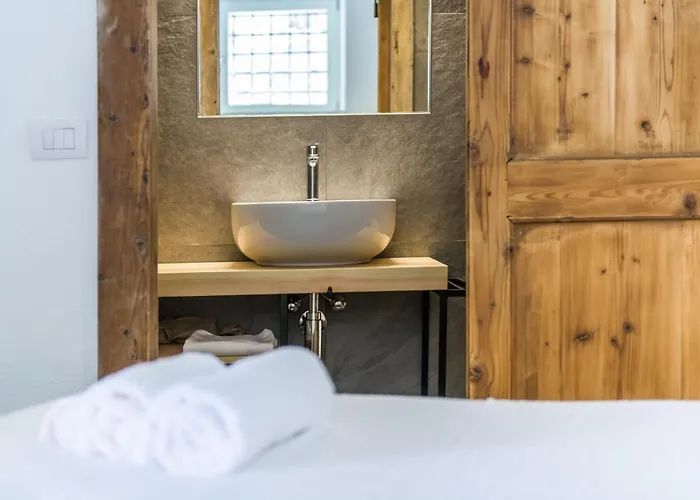 Casa Kaki - Eco Friendly With Parking & Private Courtyard * Malcesine
