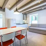 Casa Kaki - Eco Friendly With Parking & Private Courtyard 아파트 *