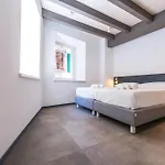 Casa Kaki - Eco Friendly With Parking & Private Courtyard 아파트