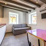 Casa Kaki - Eco Friendly With Parking & Private Courtyard 아파트 말세진느