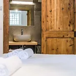 Casa Kaki - Eco Friendly With Parking & Private Courtyard 아파트