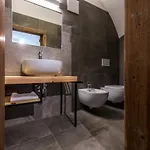 Casa Kaki - Eco Friendly With Parking & Private Courtyard *