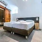 Casa Kaki - Eco Friendly With Parking & Private Courtyard 아파트 말세진느