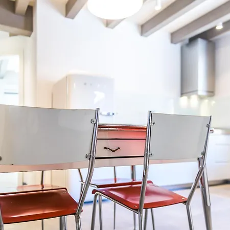 アパート Casa Kaki - Eco Friendly With Parking & Private Courtyard マルチェージネ