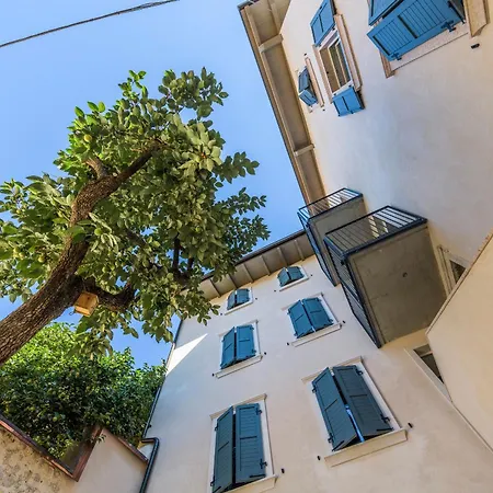 Casa Kaki - Eco Friendly With Parking & Private Courtyard