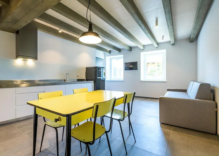 Casa Kaki - Eco Friendly With Parking & Private Courtyard