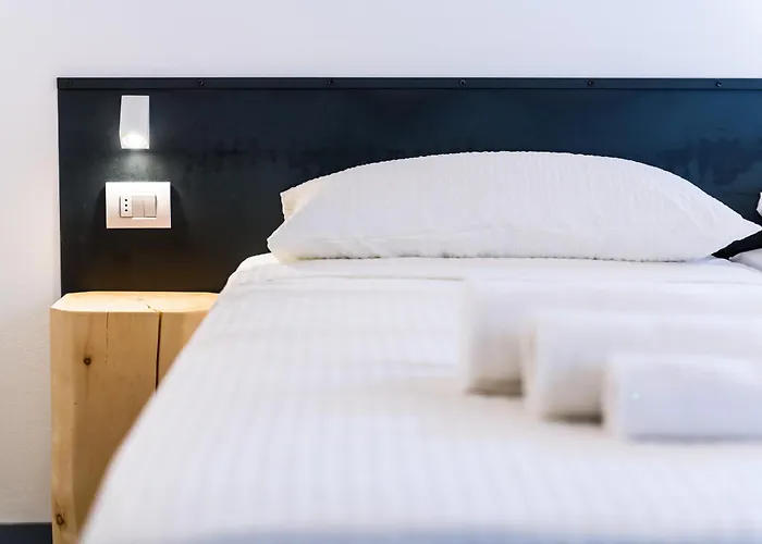 Casa Kaki - Eco Friendly With Parking & Private Courtyard マルチェージネ