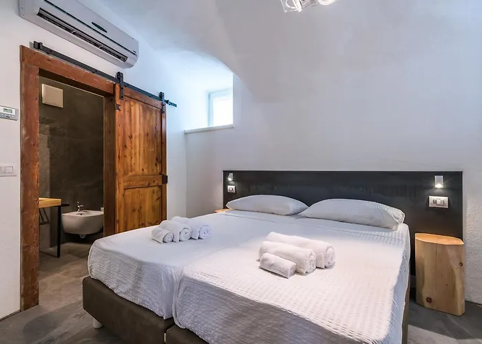 Casa Kaki - Eco Friendly With Parking & Private Courtyard *