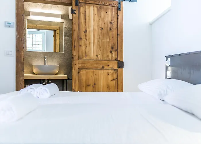 Casa Kaki - Eco Friendly With Parking & Private Courtyard アパート マルチェージネ