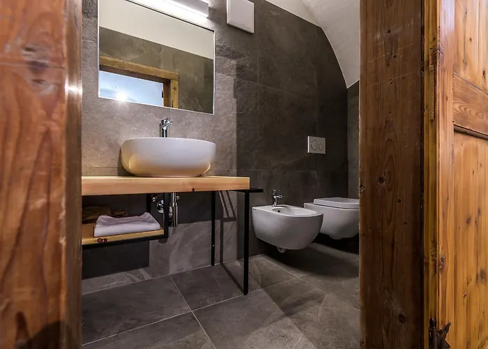 Casa Kaki - Eco Friendly With Parking & Private Courtyard *