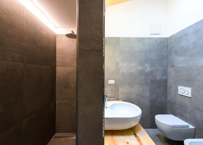 Casa Kaki - Eco Friendly With Parking & Private Courtyard *