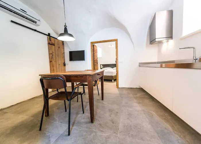 Casa Kaki - Eco Friendly With Parking & Private Courtyard * מאלצ'סינה
