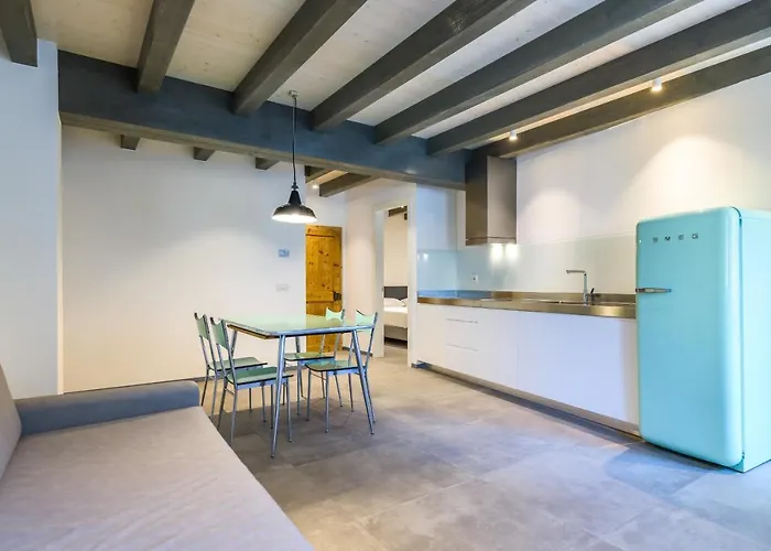 Casa Kaki - Eco Friendly With Parking & Private Courtyard Apartment *