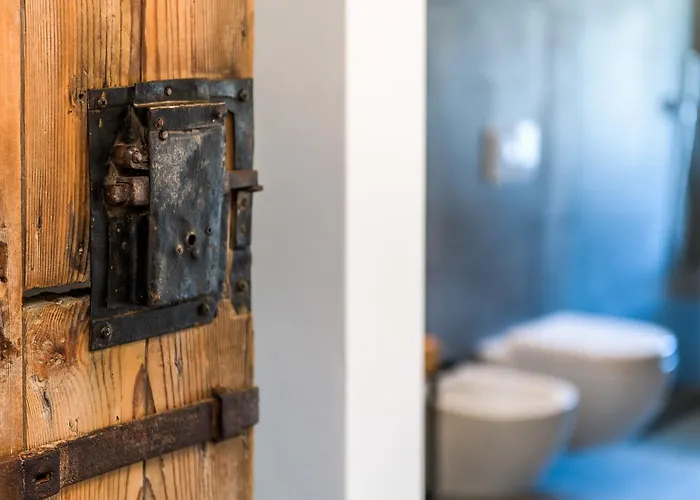 Casa Kaki - Eco Friendly With Parking & Private Courtyard