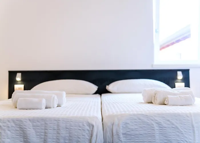 Casa Kaki - Eco Friendly With Parking & Private Courtyard *