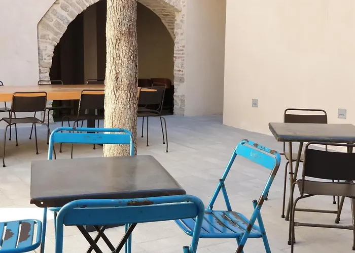 Casa Kaki - Eco Friendly With Parking & Private Courtyard