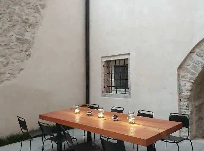 Casa Kaki - Eco Friendly With Parking & Private Courtyard *