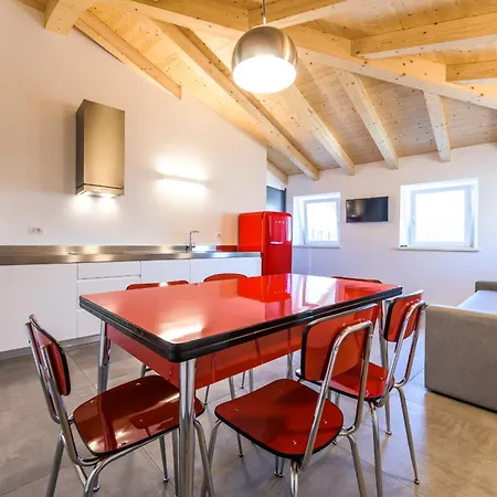 Casa Kaki - Eco Friendly With Parking & Private Courtyard Appartement Malcesine