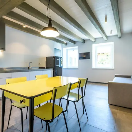 Casa Kaki - Eco Friendly With Parking & Private Courtyard