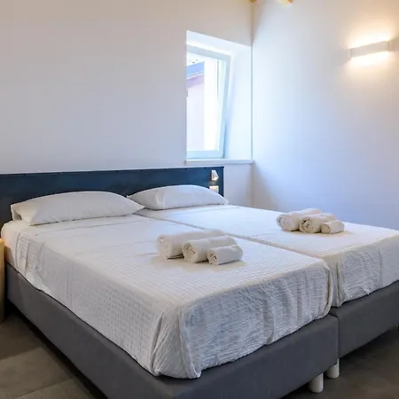 Casa Kaki - Eco Friendly With Parking & Private Courtyard * Malcesine