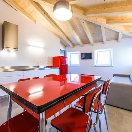 Casa Kaki - Eco Friendly With Parking & Private Courtyard * Malcesine