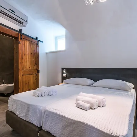 Casa Kaki - Eco Friendly With Parking & Private Courtyard *