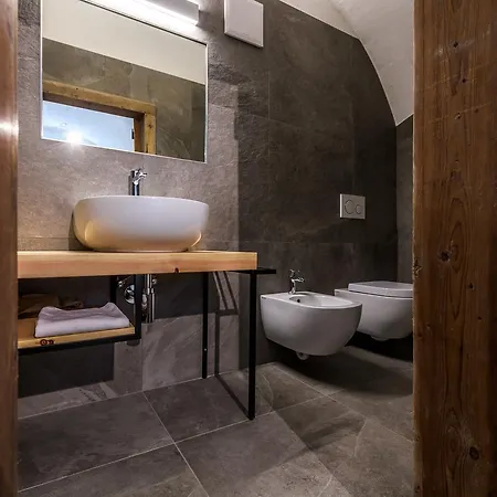 Casa Kaki - Eco Friendly With Parking & Private Courtyard *