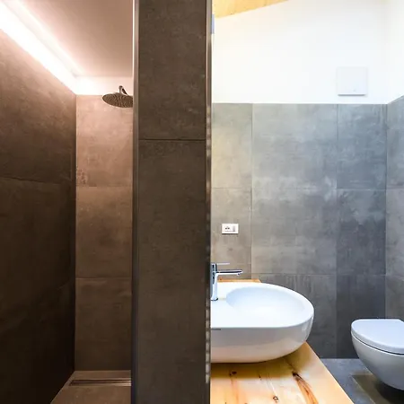 Casa Kaki - Eco Friendly With Parking & Private Courtyard *